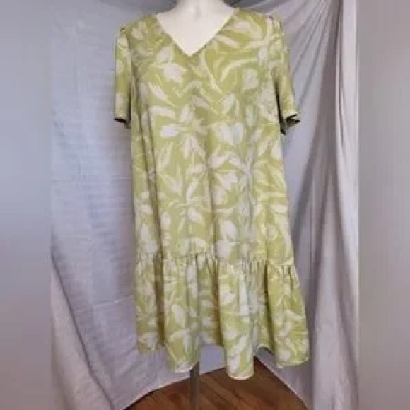 Dresses & Skirts - Green Leaf Print V-Neck Drop Waist Dress